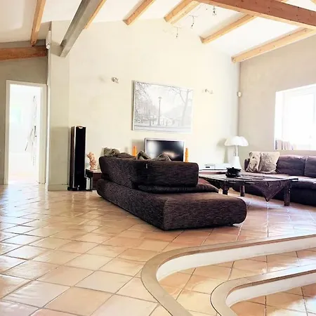 Willa 170m2 Sur 1000m2 Avec Piscine, Vue Sur Palais Des Papes Et Luberon *