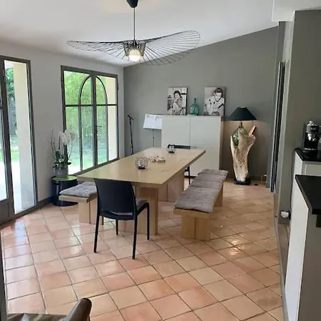 170m2 Sur 1000m2 Avec Piscine, Vue Sur Palais Des Papes Et Luberon Les Angles (Gard)