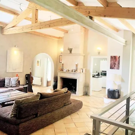 170m2 Sur 1000m2 Avec Piscine, Vue Sur Palais Des Papes Et Luberon * Les Angles (Gard)